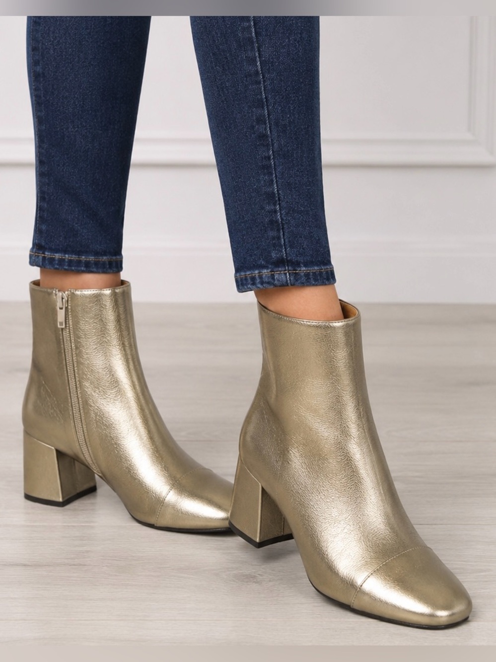 Free People NWT Women’s Size 9 Wisteria Metallic Champagne Gold Ankle Boots